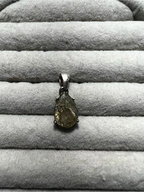 Sterling Silver Teardrop Labradorite Pendant